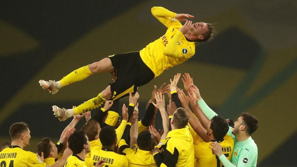  拉梅洛三分14中8破纪录，黄蜂狂胜活塞终结六连败  